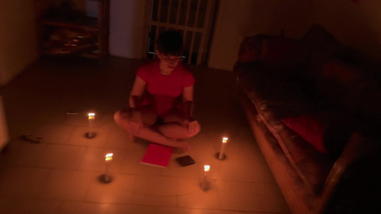 SugarPose: Jak vyvolat ducha - Jasmínova nahá dobrodružství