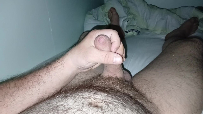Uhri: Uncut Hairy Gay Masturbating and Cum
