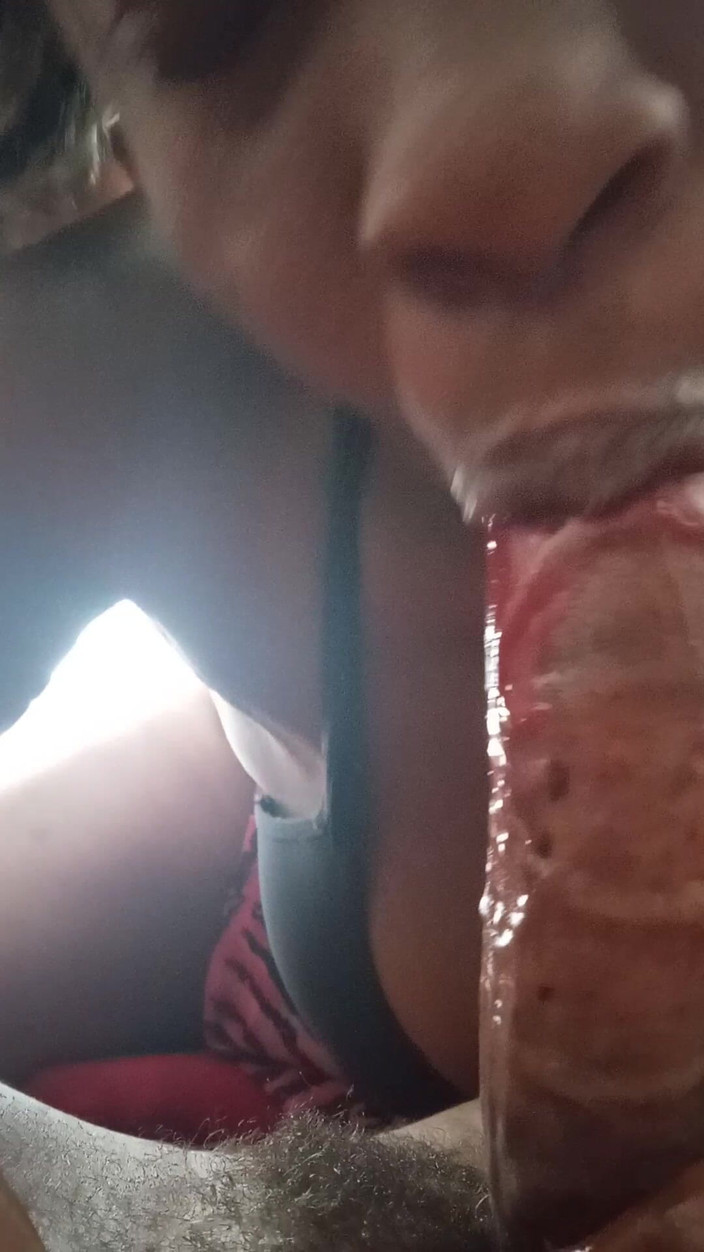 Lola Tha Pink Bunny: Bibir vakum menghisap Gula-gula tepat