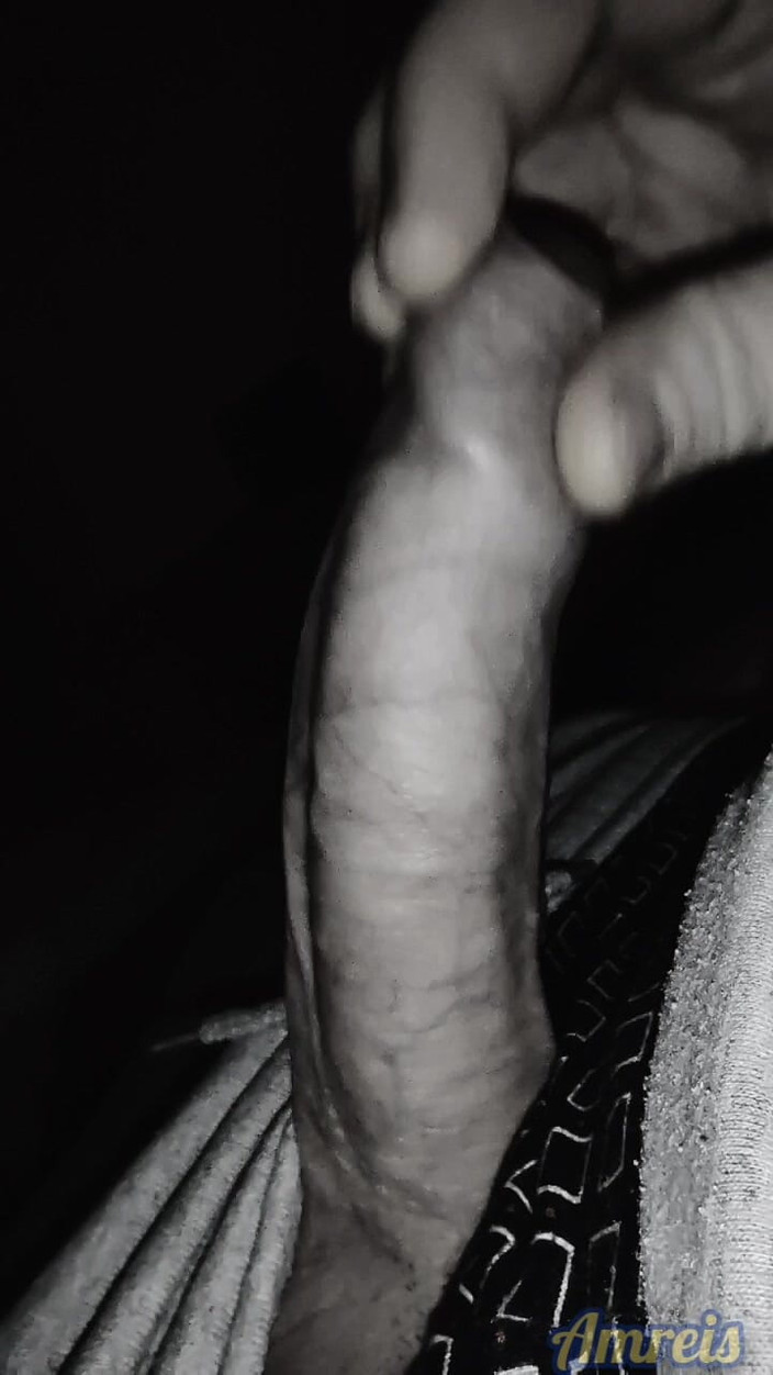 Amreis: Pozdní noc mrdka. klouzání předkožky na čůráka. Zblízka orgasmus.