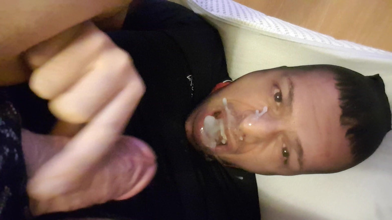 2hot4you: Jag swalow min egen sperma prata stygg