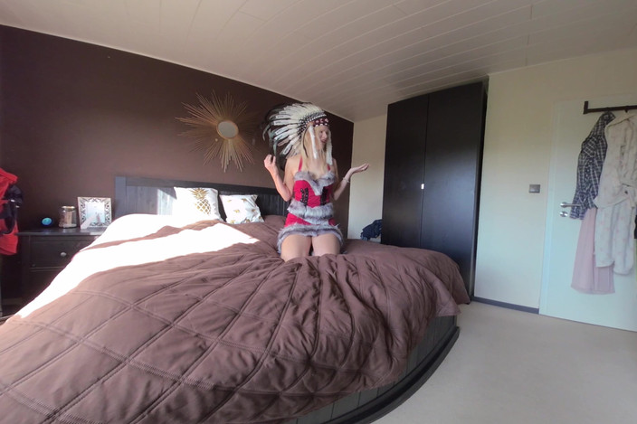 BlondeHexe VR: Yerli kadın mastürbasyon yapmanıza izin veriyor

