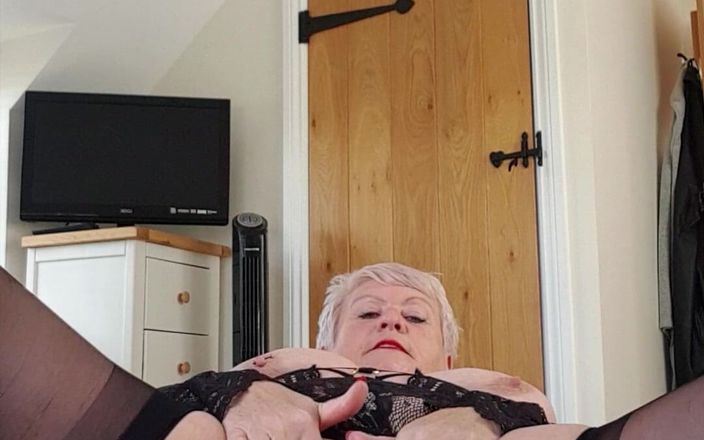 Uk Joolz: Waktunya menggoda sambil pakai lingerie