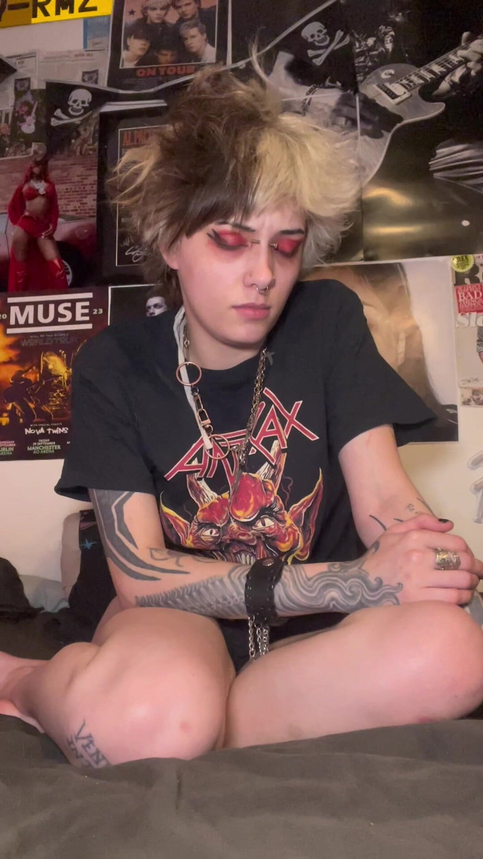 Glitterqueen1999: Posedlost těla s perverzní sousedkou
