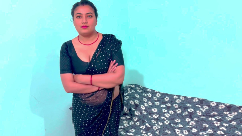 Hotty_ragini: 印度继母共用一张单人床，让继子开心，完整的印地语音频