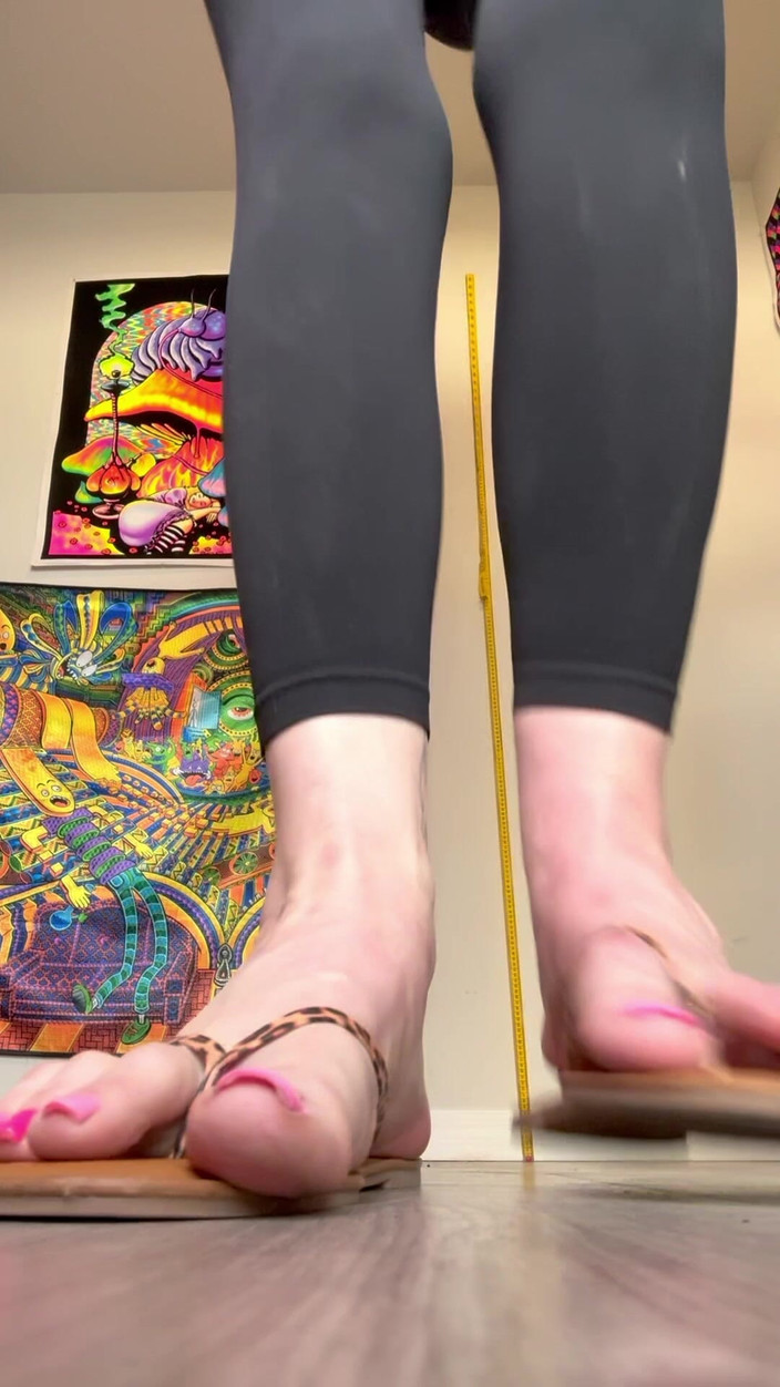 Peppermint Giantess: Twardo w klapkach