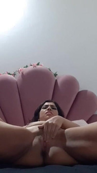 Pepek saya meletup dengan keseronokan apabila saya bersendirian di rumah, saya mahu awak mengongkek saya