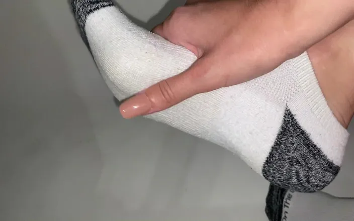 footivities: Foot Oil Massage in Ankle Socks