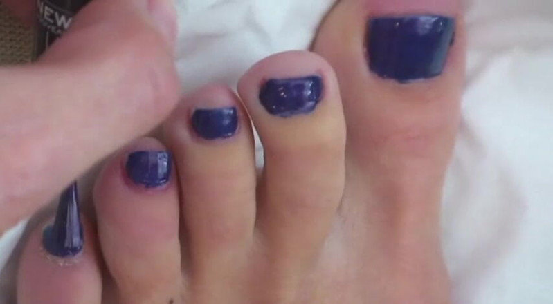 Foot Girls: Pintura de uñas de los estados al azul