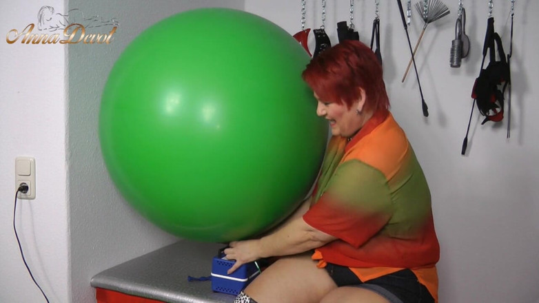 Anna Devot: Mega balão explodindo