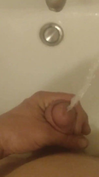 Massiv Tall Giant Pee Streaming