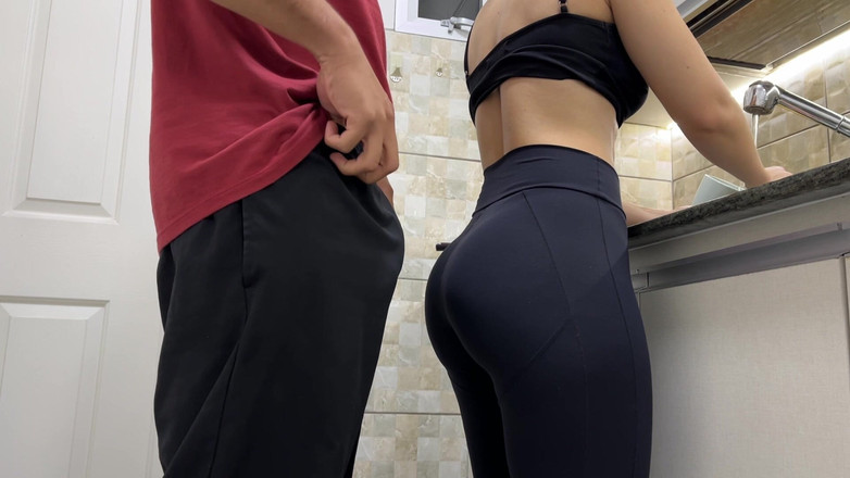 Levi Solen: Moja pokojówka pozwala mi spust na jej tyłek, podczas gdy...