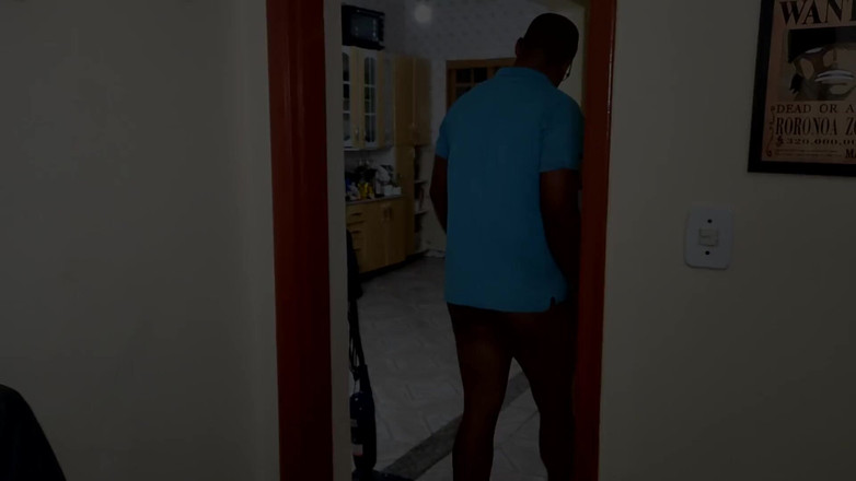 Redqueen films: Con đĩ tóc vàng đụ với một con cu bbc trong nhà...