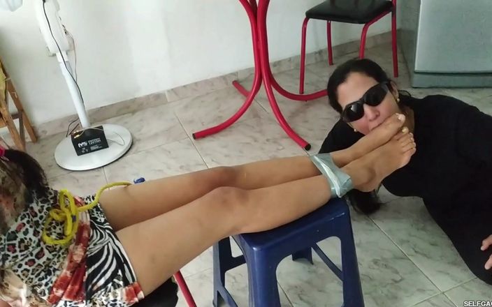 Selfgags Latina Bondage: L'addestramento di Pocahontas