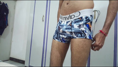 UltraHotBoy69: Mám na sobě nové spodní prádlo
