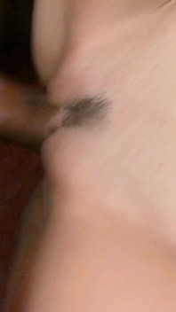 Brunett godis MILf hungrig av hård kuk har hett sex