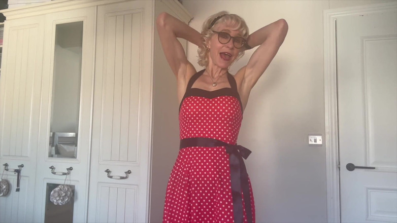 Deeliteful Jacy: Elegant Lady in Red