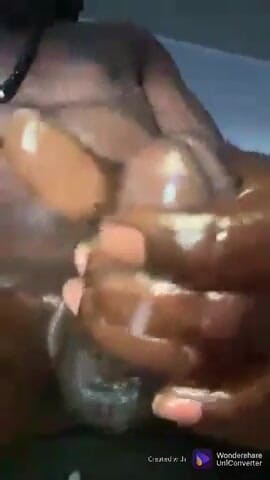 Big cum drippa: Une grosse bite noire dégouline de sperme au ralenti