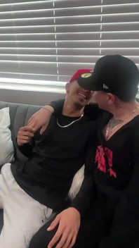 Velký čůrák Twink ošukaný Raw Hung Papi