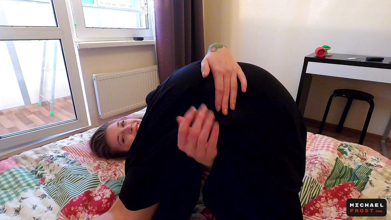 Michael Frost Pro: Figa schizzi con succose tette naturali scopa con ferociamente
