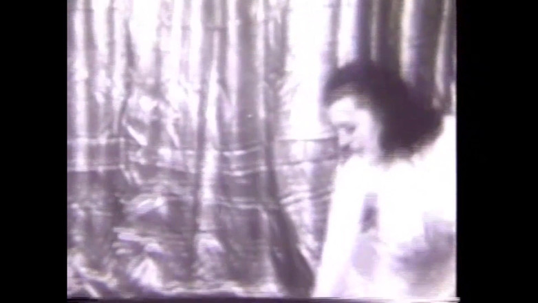 The Unforgettable: Dancing tira a roupa