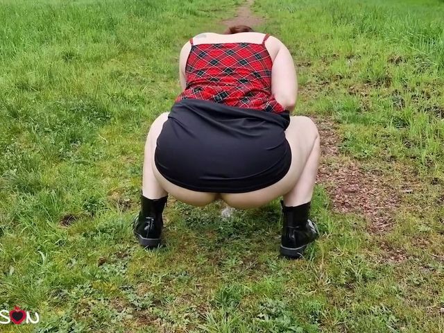 Outdoors Fun with Sexy Walking and Golden Showers with Evepoison (Eve-Poison)