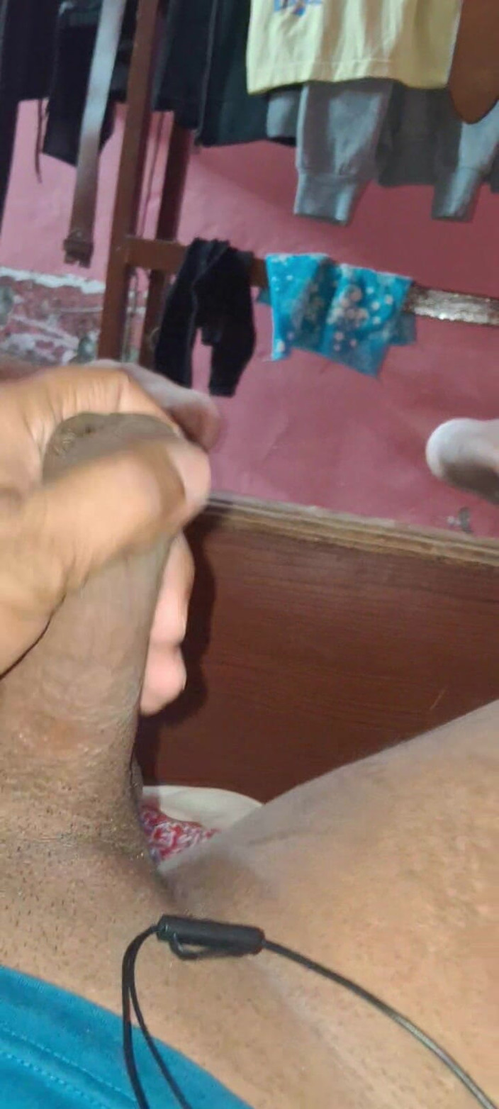 Rajveer Bhumihar: ペニスで手コキをするインドの青年。