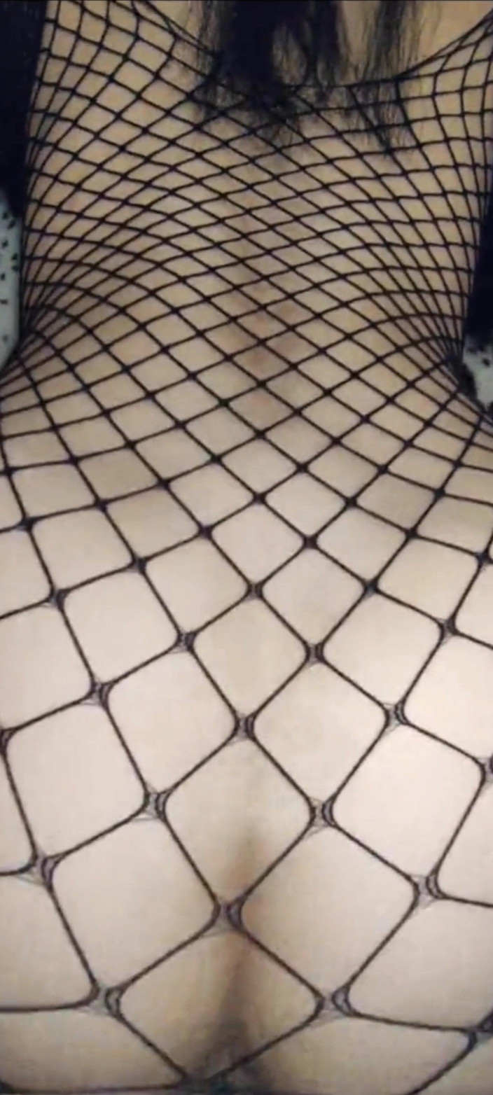 Hotlia: Sessione di cornuto con moglie in lingerie erotica in rete