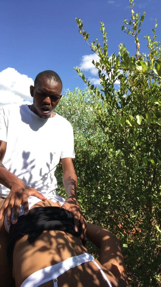 F-Character: Трахнули на ферме во время обеденного перерыва.