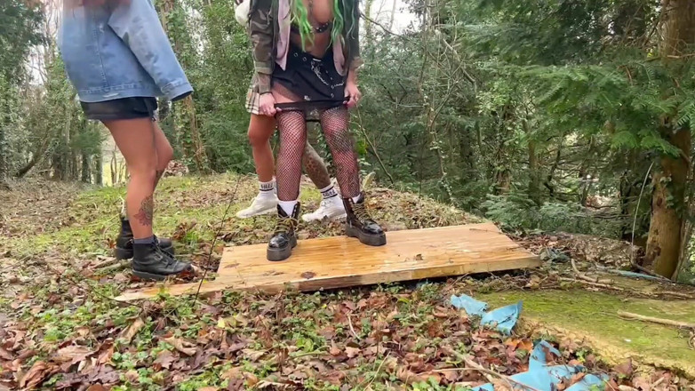Yourfavecumslut: 3 Besties Desperate for a Pee Outdoors