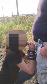 Засветил хуй - девушка застукала меня за дрочкой в парке и помоги мне кончить - Misscreamy