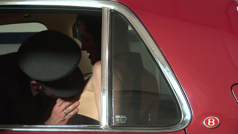 Ride Me In The Car: Może nie wie, jak jeździć samochodem, ale naprawdę wie, jak...