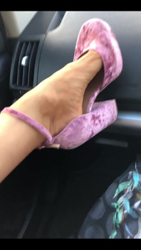 Amo a maneira como esses sapatos fazem meus pés arquear x