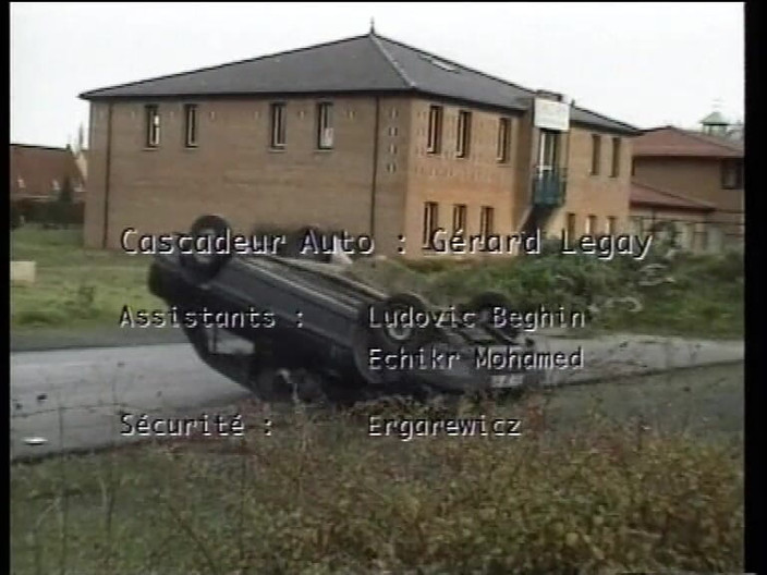 Real porno and movies XXX: Lisa šuká všude a bere všechno do pusy, zadku a kundičky.