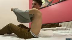 Lust for boys: Twink Boy ochutnává jeho spooge