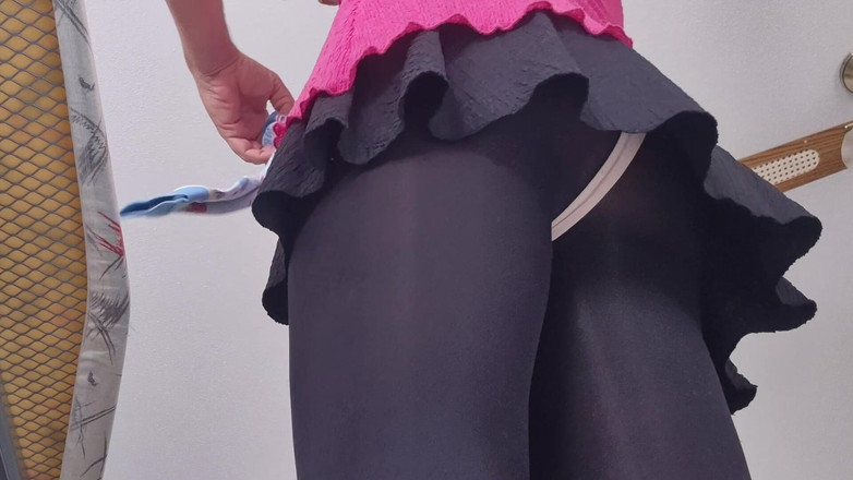 SavageHeater59: Lihat di bawah skirt saya semasa saya menyeterika