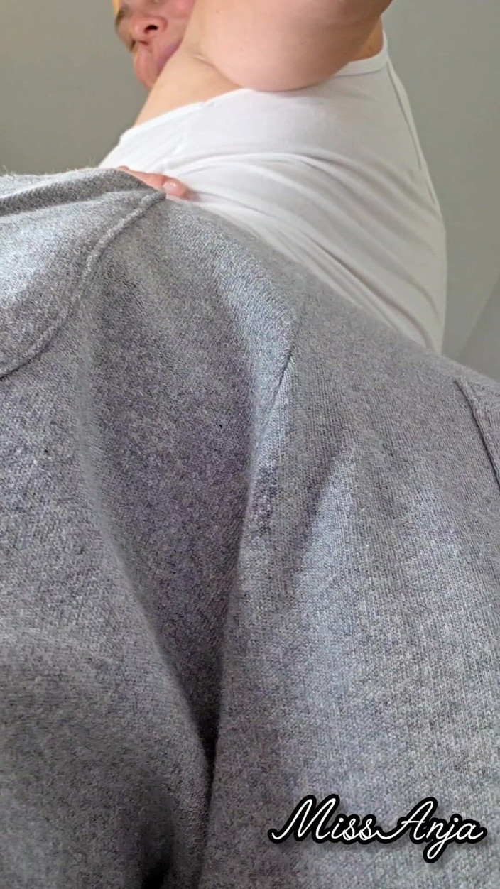 MissAnja_FH: Потный громкий в моих серых спортивных штанах