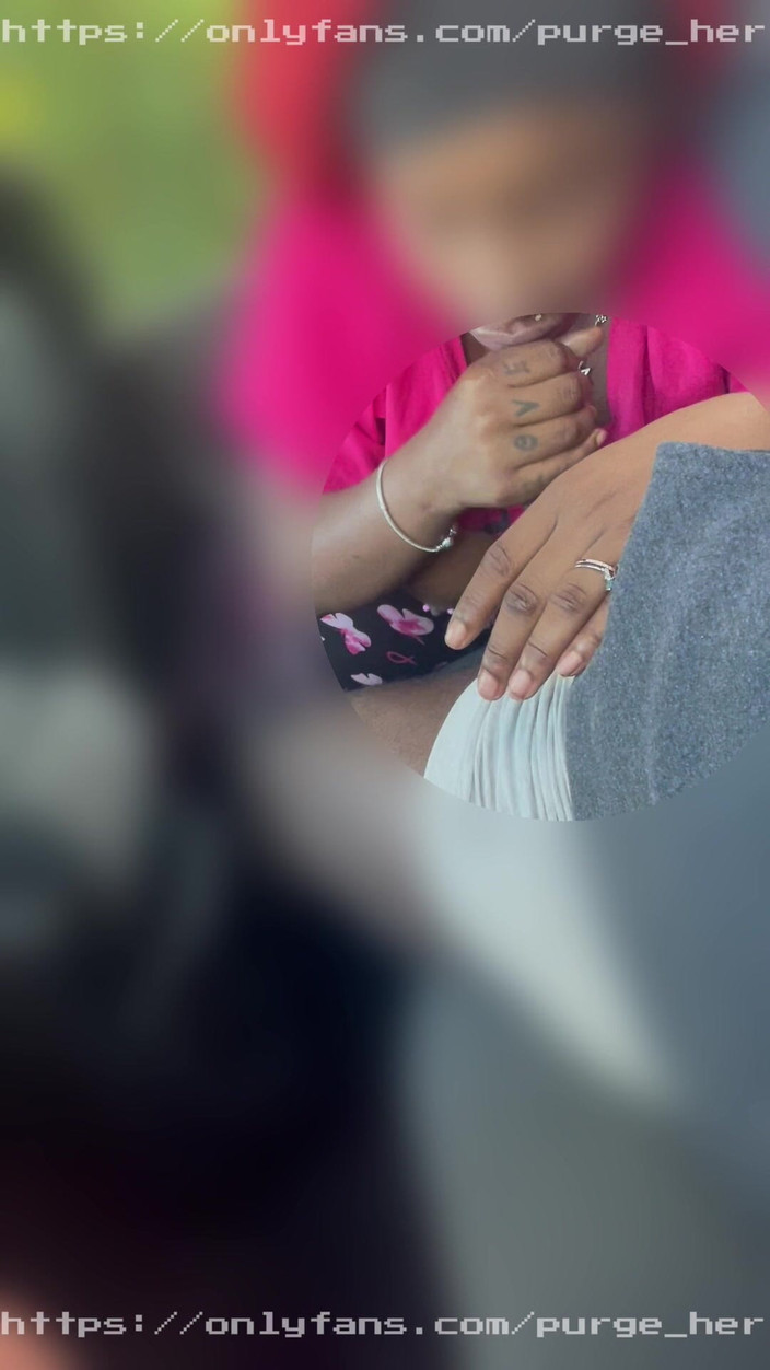 Purge_her: Une Jolie Fille À Grosses Lèvres À Gros Nichons Suce Une Bite...