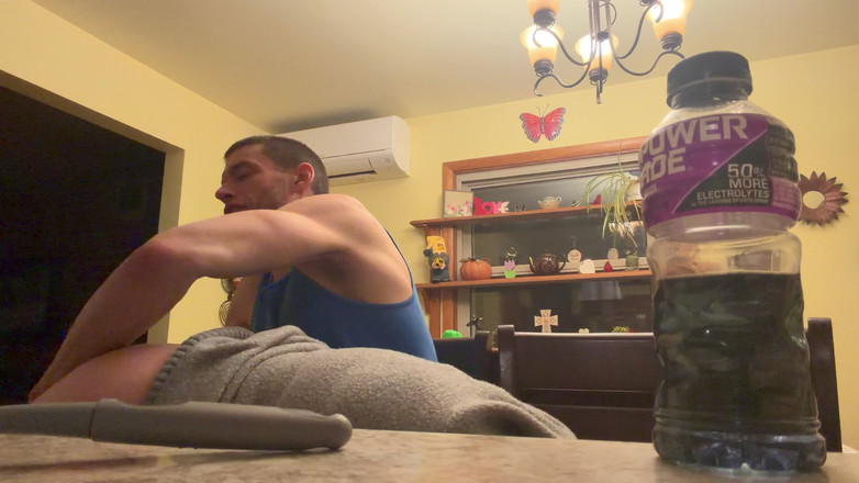 Alpha stud 4 u: Penchez la fille émo sur la cuisine. Tabouret dans la cuisine...