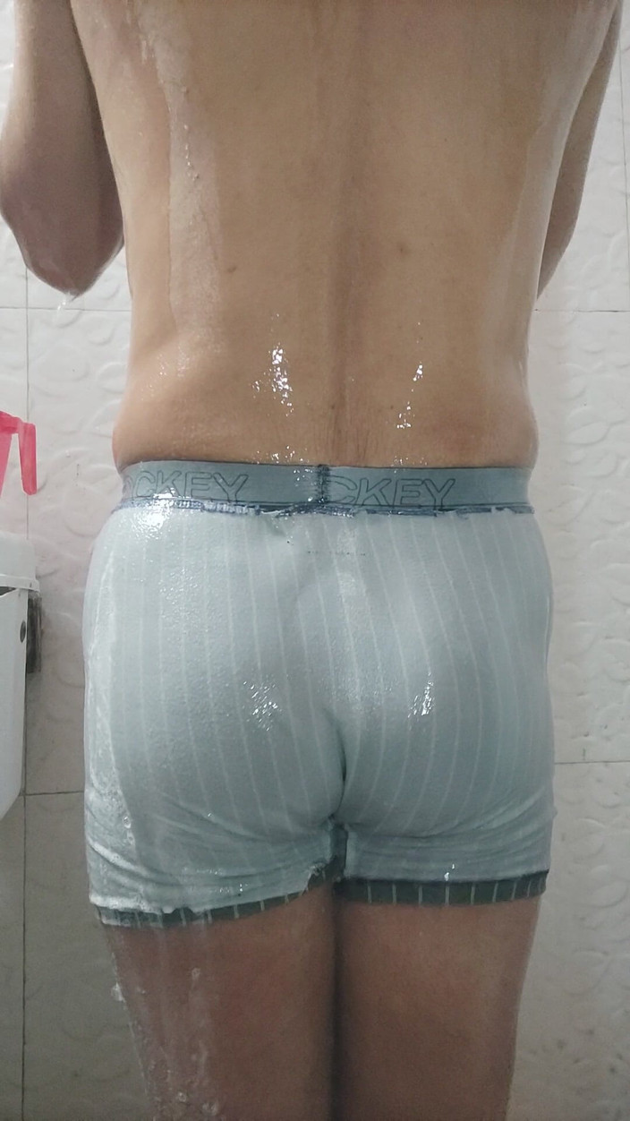 Butty89: 버블 엉덩이로 샤워하기.