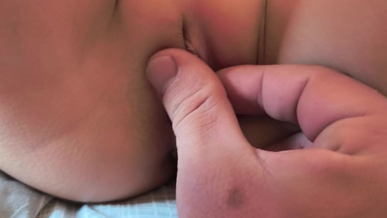 Blondasexy00: Wow! Memek sempit suster nakal ini dipijat habis-habisan sama abang...