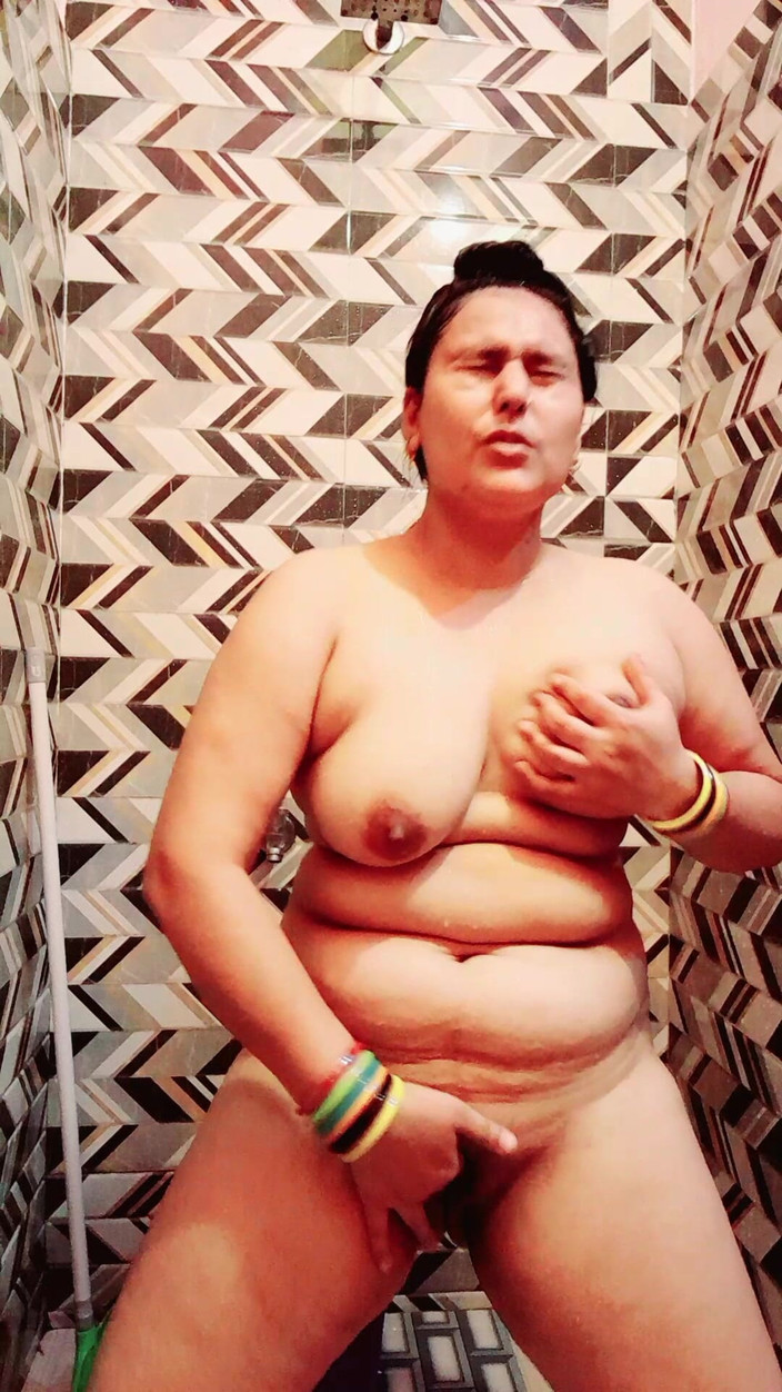 Puja555: 德西哥浴室场景