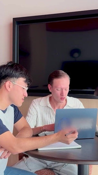 Лео дозволяє феліпе Кінтані трахати його, щоб зробити домашнє завдання