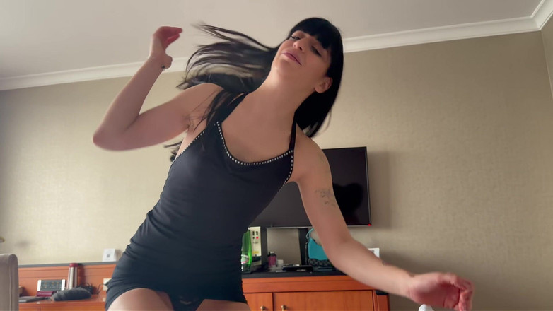 Adam Costa: POV : une salope avec des bagues veut se faire baiser...