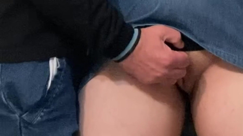 Niki studio: Wow!! Tangan orang asing sesat dalam seluar dalam seksi saya