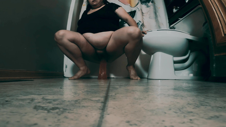 SexyNEBBW: Dildo in bagno