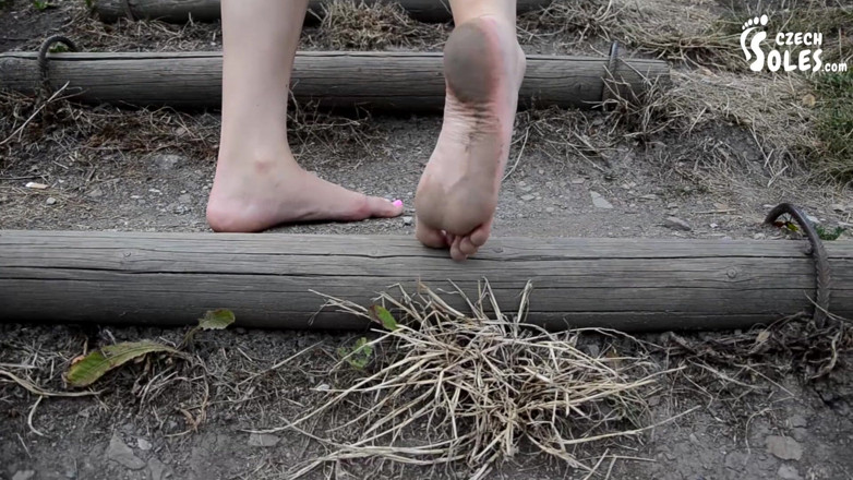 Czech Soles - foot fetish content: Barefeet teasing at park