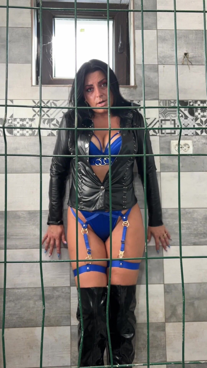 MilfyCalla: Trapped Temptation Watch Me Whisper Sweet Dirty Things From Behind...