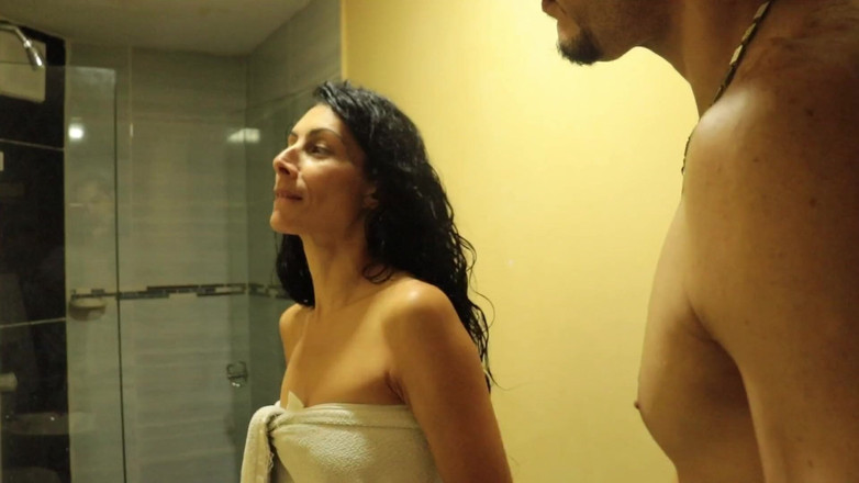 Adrihot1010: Горячая зрелая индианка идет в мотель со своим соседом, и они трахаются вместе