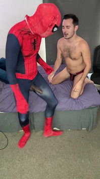 Spiderman fickt twink